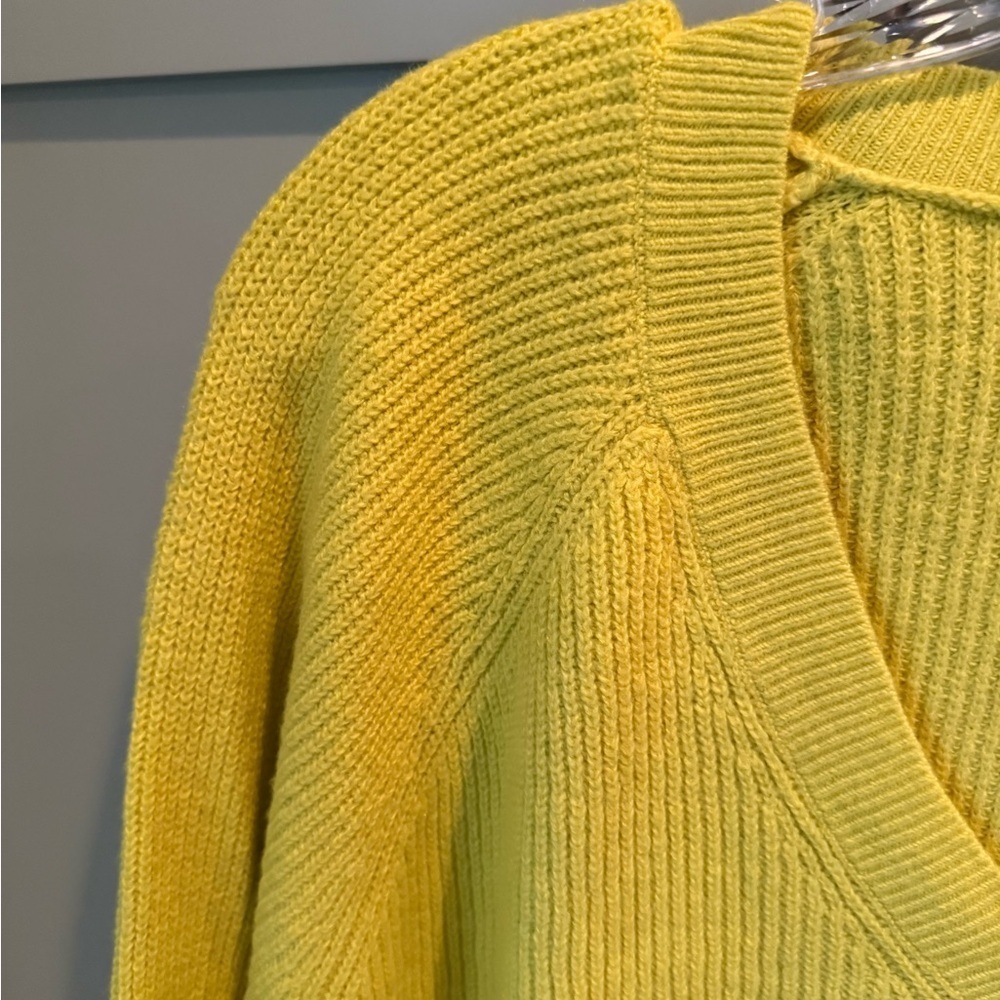 NWOT Old Navy Citron V-Neck Knit Sweater SZ L - Picture 3 of 12
